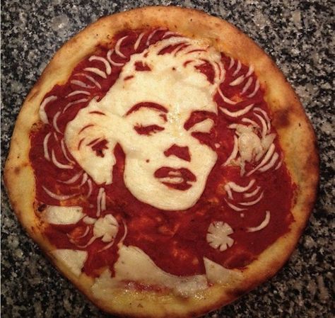 pizza Merlin Monroe Creative Pizza, Chef Gordon, Pizza Art, Italian Chef, Pizza Ingredients, Great Pizza, Marilyn Monroe Art, Absolut Vodka, Pizza Pie