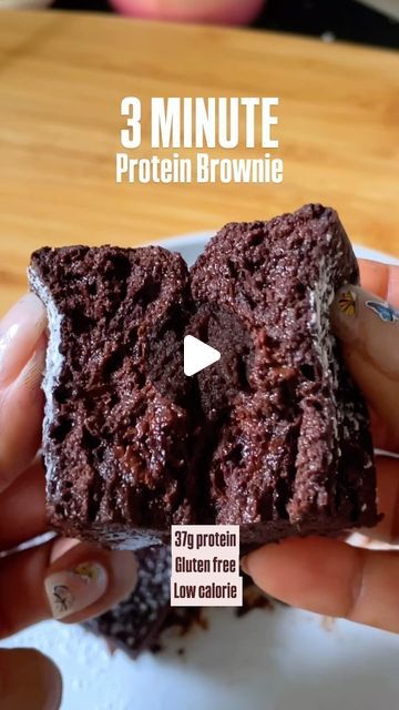 Recipes For Chocolate Protein Powder, Cool Looking Food, Protein Powder Recipes Easy, 2b Mindset Desserts, Protein Brownies Healthy, Protein Powder Microwave Cake, Greek Yogurt Cocoa Powder Dessert, Chocolate Protein Powder Recipes, Mug Protein Brownie