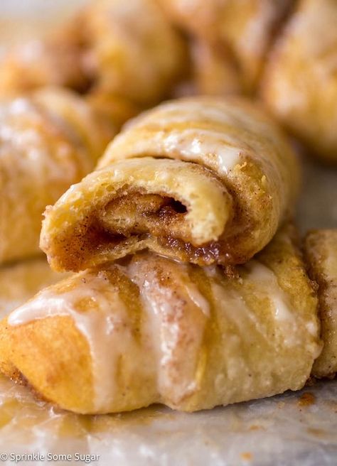 22 Best Pillsbury Crescent Roll Recipes - What to Make With Crescent Roll Dough Homemade Cinnamon Rolls With Crescent, Make Ahead Breakfast Crescent Rolls, Stuffed Crossiant Recipes, Croissant Cinnamon Rolls, Crescent Roll Cinnamon Rolls, Cinnamon Crescents, Crescent Roll Recipes Dessert, Cinnamon Healthy, Shake Recipes Healthy