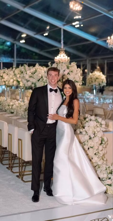 Maddie Prewitt Wedding, Madison Prewett Wedding, Madi Prewett Wedding, Madison Prewett, Bridal Hair Down, White Wedding Decorations, Pretty Brunette, Dream Wedding Ideas Dresses, Wedding Aesthetic