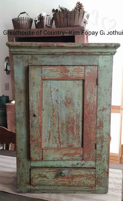 Green Cabinet, Primitive Cabinets, Primitive Cupboards, Antique Cupboard, Primitive Homes, Primitive Furniture, Primitive Kitchen, Primitive Decorating Country, Distressed Furniture