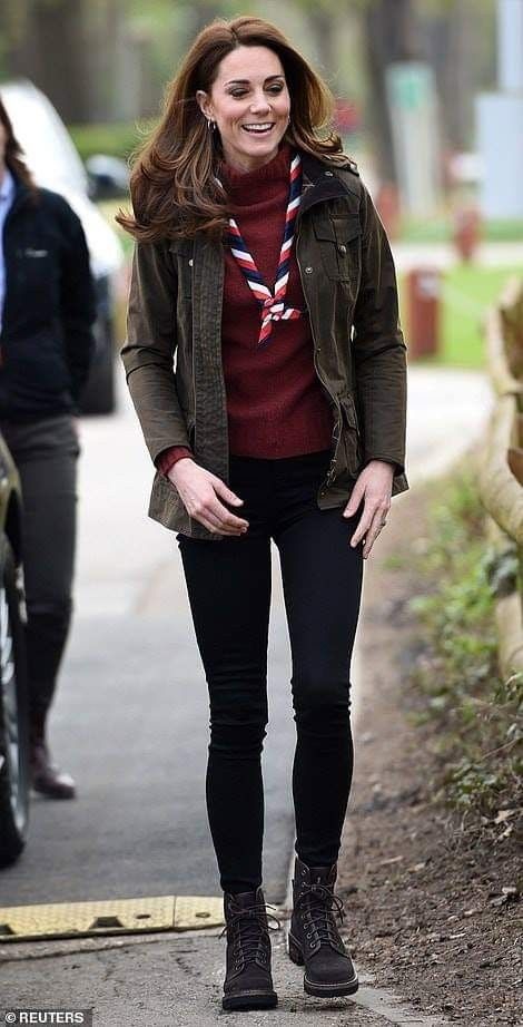 Recycled Outfit, Kate Middleton Style Outfits, Looks Kate Middleton, Chloe Boots, Kate Middleton Outfits, Kate And Meghan, Catherine Elizabeth Middleton, Barbour Jacket, Princess Kate Middleton