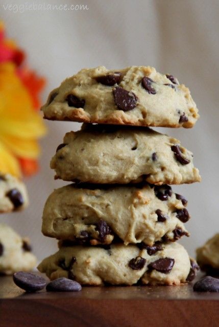 Skinny Chocolate Chip Cookie - Veggiebalance.com Low Calorie Cookies, Low Fat Cookies, Low Calorie Chocolate, Low Fat Desserts, Vegan Chocolate Chip Cookies, Healthy Chocolate Chip, Healthy Cookie Recipes, Low Carb Cookies, Low Calorie Desserts