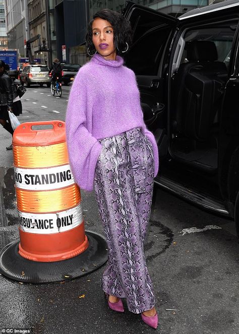 Stylish: For the occasion she wore a bold purple lip that coordinated with the rest of her... Maximalist Dressing, Street Style Celebrities, Basic White Blouse, Kerry Washington Style, Chic Fits, Ny Outfits, Purple Outfit, Style Pantry, Dramatic Style