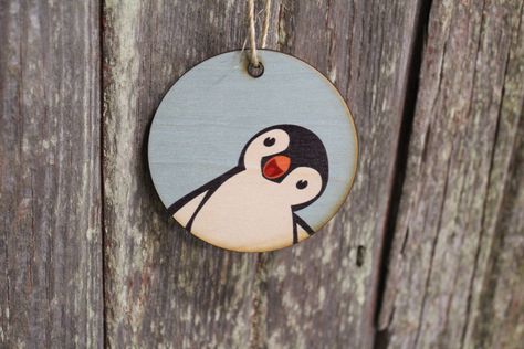 Title: Penguin Friendly Winter Christmas Hi Chubby Little Friend Décor Wood Circle Hanger Sign Ornament Keychain Gift Cute Unique Hello and welcome to Footsteps in the Past!!  We have an adorable wood, printed sign! The image is printed directly onto the wood!  Each piece of wood is milled in our barn, then ran through our UV printer to get a nice clean image.  Each piece has its own natural texture and grain pattern, so no two pieces will be alike. You will be able to see some of this through t Custom Word Art, Circle Crafts, Wooden Christmas Crafts, Penguin Ornaments, Wood Slice Art, Painted Christmas Ornaments, Wood Burning Patterns, Wood Circles, Wood Slice Ornament