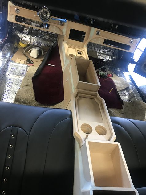 Custom center counsel Custom Center Console Cars, Custom Dashboard Truck, Diy Center Console Truck, Custom Car Interior Diy, Custom Center Console, Car Interior Upholstery, Custom Car Audio, Car Interior Diy, Cars Interior