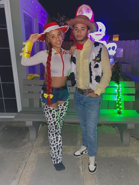 Cow
Print yellow and red cowboy hats Woody And Wendy Costume, Wendy Toy Story Costume, Jessy Toy Story Costume Woman, Jesse Costume Toy Story, Woody And Jesse Costume, Jesse Toy Story Costume, Girlfriend Costumes, Woody And Jessie Costumes, Fantasias Toy Story