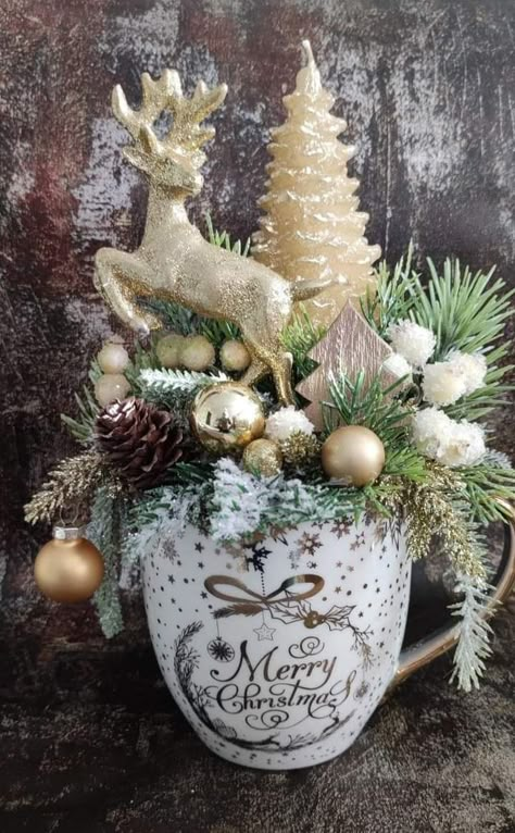 Christmas Centerpieces Cheap, Christmas Decorations Centerpiece, Lights For Christmas, Vintage Christmas Crafts, Christmas Centerpieces Diy, Diy Christmas Decorations Easy, Christmas Arrangements, Christmas Tea, Christmas Decorations Rustic