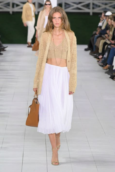 Ralph Lauren Spring 2025 Ready-to-Wear Runway, Fashion Show & Collection Review [PHOTOS] Ralph Lauren Spring Summer, Ralph Lauren Runway, 2025 Fashion, Moda Outfit, Summer 2025, Show Collection, Ralph Lauren Style, Ralph Lauren Collection, Fashion Show Collection