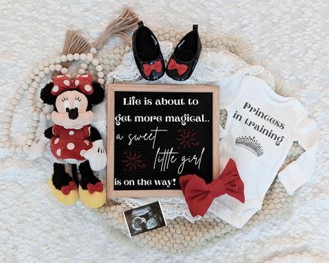 Mickey Or Minnie Gender Reveal Ideas, Disney Baby Announcement, Third Pregnancy Announcement, Disney Pregnancy Announcement, Girl Pregnancy Announcement, Girl Pregnant, Disney Maternity, Pregnant With A Girl, Pregnancy Gender Reveal