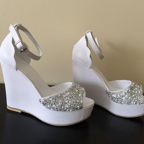 Wedding Shoes Heels White, Bride Shoes Wedges, Wedge Sneakers Outfit, Wedding Shoes Ivory, Bridal Shoes Wedges, White Wedge Shoes, Bridal Wedges, Wedding Platform, Wedding Wedges