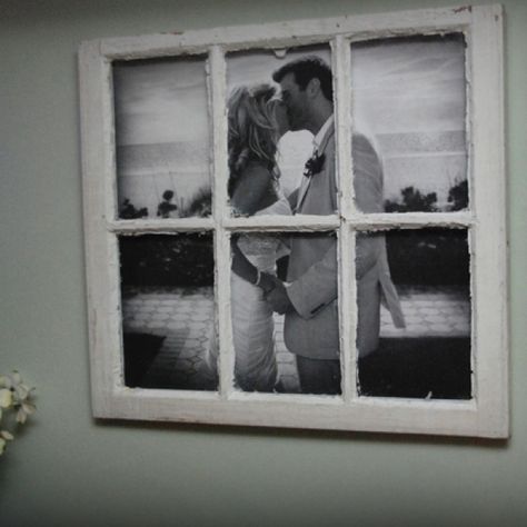 Large picture behind old window pane...love it! Old Window Panes, Interior Boho, Framed Wedding Photos, Diy Casa, Foto Tips, Old Windows, Window Pane, Window Frames, Window Frame