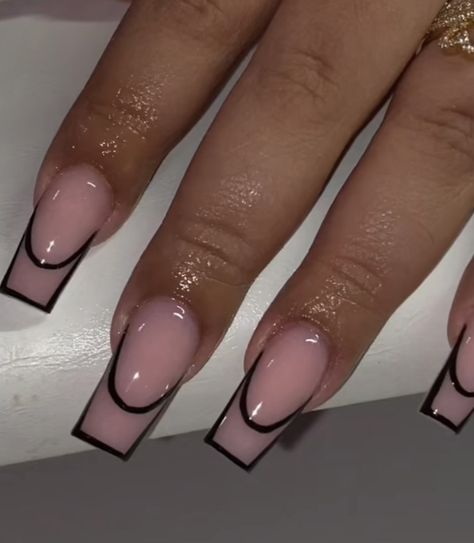 Pink And Black French Tip Nails Coffin, Pink Nails Black French Tip, Pink Black French Nails, Outline French Tip, Black Outline French Tip Nails Coffin, Outline French Tip Nails, Black French Tip Nails Pink Base, French Tip Outline, Cartoon Outline