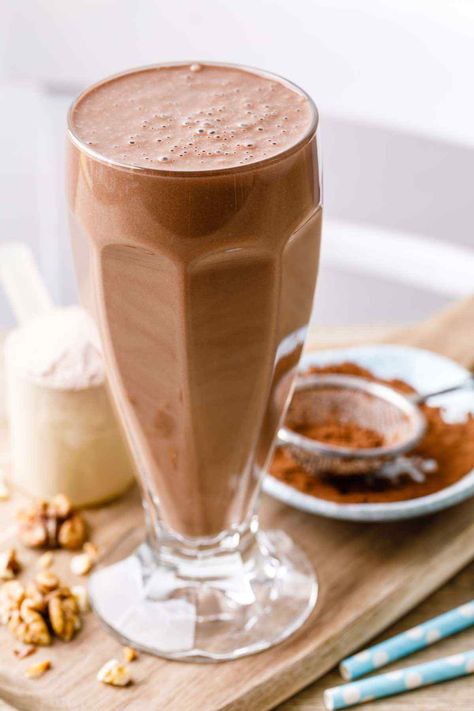 Energy-Boosting Double Dark Chocolate Protein Shake - Healthy Substitute Weight Gain Shake, Chocolate Protein Shake, Low Carb Protein Shakes, Low Carb Protein Bars, Best Protein Shakes, Chocolate Protein Shakes, Protein Smoothies, Protein Chocolate, Protein Smoothie Recipes