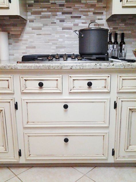 Amazing transformation from Amy of Back To Life Restoration & Home Decor! She used GF Antique White Milk Paint, an antiquing glaze then sealed them with General Finishes High Performance Topcoat in Satin. Distressed Kitchen Cabinets, White Kitchen Makeover, Chalk Paint Kitchen Cabinets, White Kitchen Renovation, Antique Glaze, Antique White Kitchen Cabinets, Antique White Cabinets, Distressed Cabinets, Painting Kitchen Cabinets White