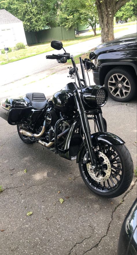 Big Wheel Baggers, Road Glide Custom Baggers, Harley Davidson With Ape Hangers, Performance Bagger, Street Glide Bagger Custom Paint, Street Glide Bagger, Custom Street Glide, Performance Bagger Road Glide, Cool Motorcycle Helmets