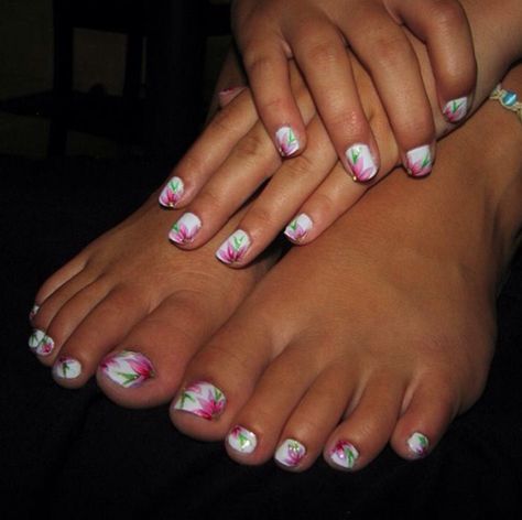 24 Beautiful Spring Toe Nails Design Ideas - The Glossychic Cute Toenail Designs, Pink Oval Nails, Green Toe Nails, Nail Designs 2014, Pink Toe Nails, Pride Nails Designs, Kids Nail Designs, Short Nails Gel, Cute Nails Short