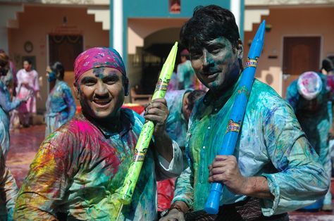 Jethalal Gada and Taarak Mehta posing for a picture Dilip Joshi, Friendship Photo, Taarak Mehta, Holi Images, Friendship Photos, Best Friend Quotes For Guys, Friend Quotes, Kareena Kapoor, Best Friend Quotes