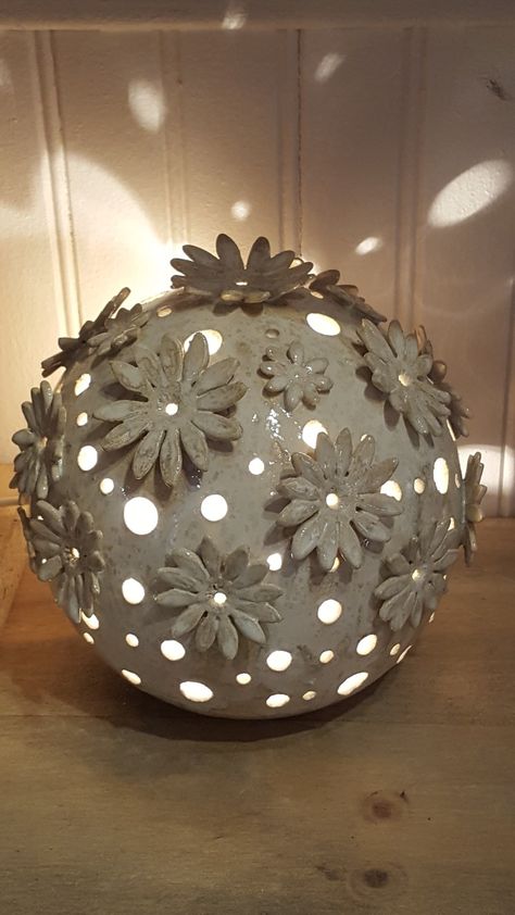 Clay Sphere Designs, Sphere Ceramics Ideas, Ceramic Sculpture Figurative, Ceramic Lantern, Pottery Pots, Ceramic Glaze Recipes, Clay Wall Art, Pottery Handbuilding, Garden Pottery