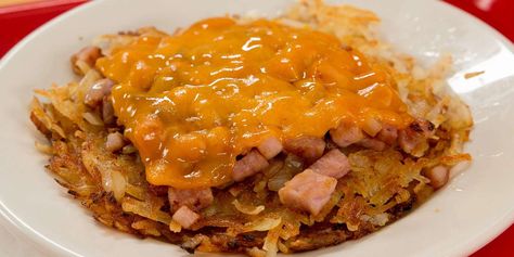 Smothered Hashbrowns, Waffle House Hashbrowns, Bad Touch, Ground Beef And Potatoes, Hashbrown Recipes, Waffle House, Potato Sides, Potato Side Dishes, Hash Browns