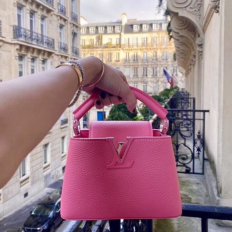 Trendy Luxury Pink Shoulder Bag, Hot Pink Designer Bag, Pink Designer Bag Aesthetic, Louis Vuitton Purse Pink, Hot Pink Louis Vuitton Bag, Louis Vuitton Pink Hand Bag, Tas Lv, Hot Pink Bag, Best Designer Bags