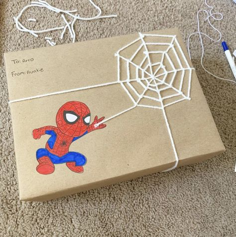 Spiderman Diy, Christmas Presents For Boyfriend, Spiderman Gifts, Spiderman Theme, Diy Gifts For Men, Spiderman Party, Creative Gifts For Boyfriend, Cute Couple Gifts, Clever Gift