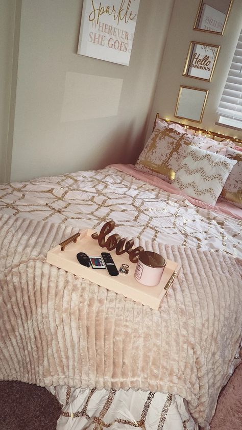 Pink Cream And Gold Bedroom, White Pink And Gold Bedroom, Pink White And Gold Bedroom, Gold And Pink Room, Pink And Gold Room, Cream And Gold Bedroom, Pink Gold Bedroom, Pink And Gold Bedroom, Cute Bed Sheets