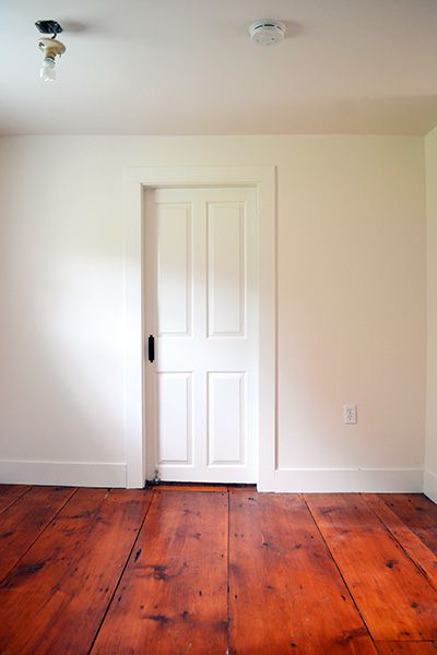 Green Trim White Walls, Natural Doors, Door Painting, Office Job, Pine Floors, Empty Room, Painting Trim, Flooring Ideas, White Doves