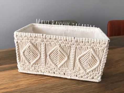 Macrame Organizer, Macrame Baskets, Baby Dresser Organization, Macrame Projects Ideas, Knitted Baskets, Baby Dresser, Basket Style, Dresser Organization, Snack Storage