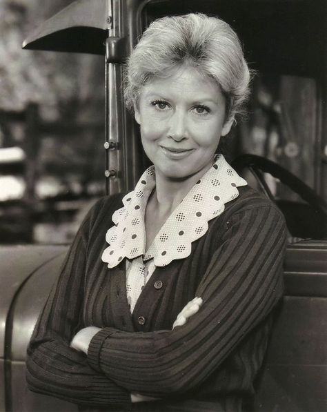 Beautiful Mom, Olivia Walton Olivia Walton, The Waltons Tv Show, Danny Miller, The Waltons, Vintage Photo Booths, Walton Family, Best Tv Series Ever, Family Tv, Cast Member