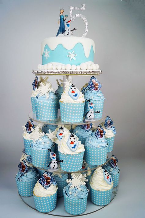 Birthday Cake With Cupcakes, Pastel Frozen, Cake With Cupcakes, Frozen Cupcakes, Frozen Theme Cake, Frozen Bday Party, Cake Pulls, Disney Frozen Birthday Party, Elsa Cakes