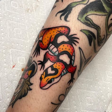 Traditional Tattoo Animals, Traditional Tattoo Filler, Gecko Tattoo, Lizard Tattoo, Traditional Tattoo Inspiration, Black Tattoo Cover Up, Power Tattoo, Tattoo Filler, Tattoo Now