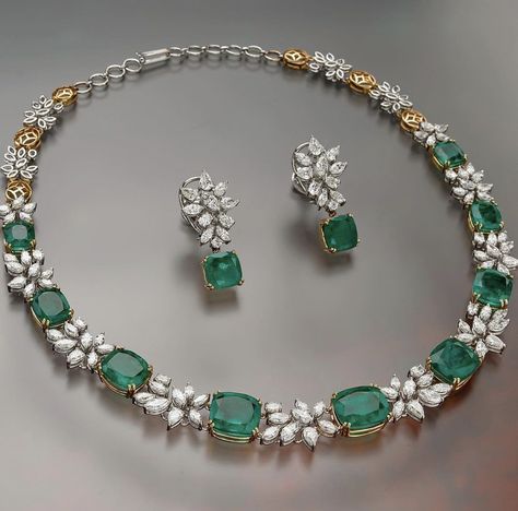 Emerald Necklace Indian, Edgy Engagement Ring, Trendy Gold Necklace, Engagement Ring Non Traditional, Diamond Haram, Nontraditional Engagement Rings, Aesthetic Edgy, Beautiful Jewelry Diamonds, Real Diamond Necklace