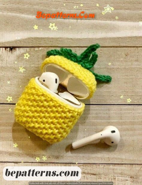 Beginner Crochet Bags Patterns | Free and Cozy | Simple and Aesthetic Earpods Case, Crochet Airpods Case, Crochet Airpods, Crochet Studio, Pouch Ideas, Crochet Phone Cover, Cute Ipod Cases, Crocheted Bags, Bags Patterns