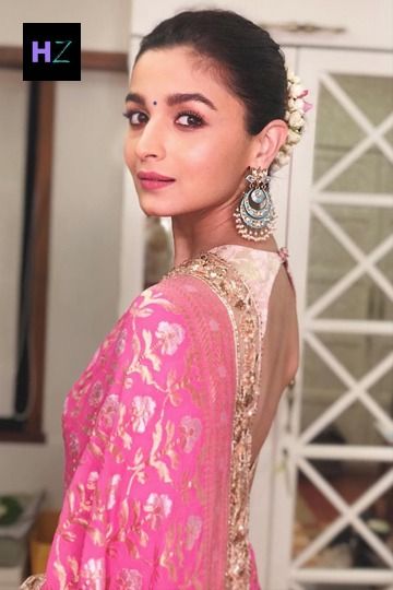 Alia Bhatt Saree, Stylish Blouse Design, Stylish Blouse, Stylish Sarees, Alia Bhatt, Bollywood Celebrities, Celebrity Outfits, Bollywood Actress, Indian Fashion