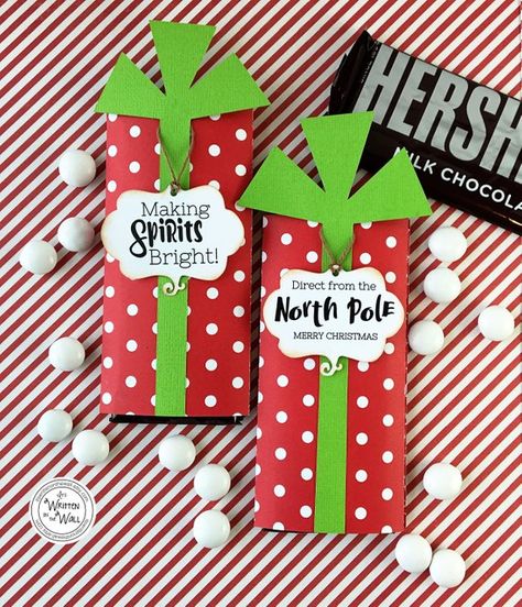 Diy Christmas Gifts Candy, Christmas Candy Bar Wrappers, Office Treats, Candy Bar Gifts, Christmas Candy Bar, Employee Christmas Gifts, Christmas Candy Gifts, Christmas Neighbor, Neighbor Christmas Gifts