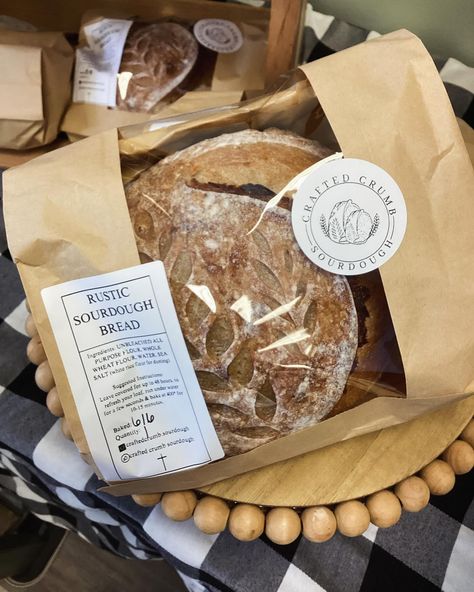 Just in! Great sourdough and herb focaccia bread! I know we will sell out of focaccia early,but she’ll bring us more tomorrow if you are all wanting some!! Comment below! Selling Bread At Farmers Market, Farmers Market Bread Stand, Sourdough Bread Pictures, Sourdough Bread Display, Sourdough Market Display, Sourdough Business Names, Selling Sourdough Bread, Focaccia Packaging, Bread Shop Aesthetic