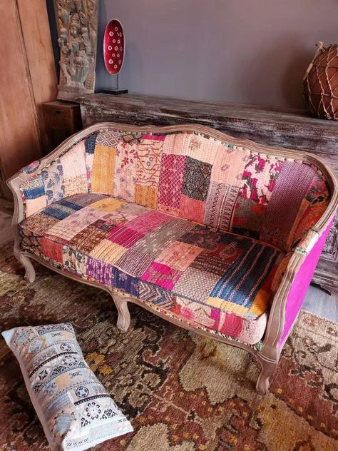 Funky Couches, Funky Couch, Sofa Design Living Rooms Luxury, French Boho, Funky Bedroom, Quirky Furniture, Trendy Sofas, Patchwork Sofa, Vintage Couch