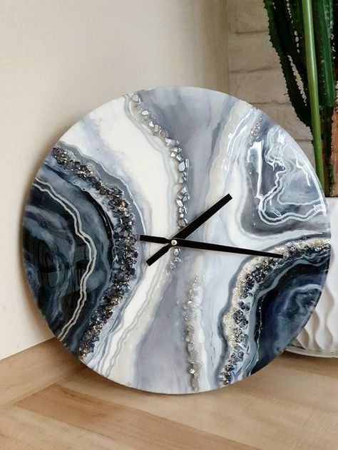 Diy Resin Painting, Geode Wall, Large Geode, Resin Clock, Resin Design, Clock Movements, Diy Resin Art, Resin Painting, Marble Wall