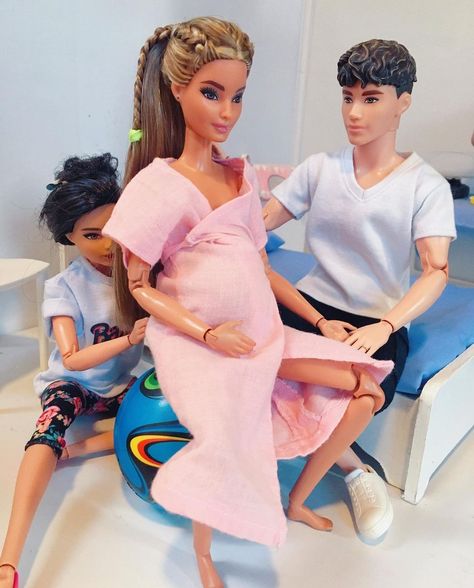 Barbie Dolls Pregnant, Alfresco Ideas, Pregnant Barbie, Kim Porter, Barbie Instagram, Birth Videos, Barbie Room, Canvas Painting Diy, Beautiful Barbie Dolls