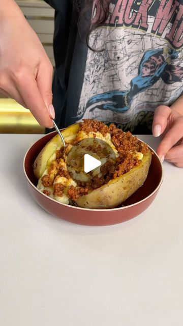 237K views · 12K likes | Foods Bible on Instagram: "Kumpir (Turkish Stuffed Potato) 🥔😋
(📷: @busezeynep)" Stuffed Potato, Dandelion Recipes, Boiled Potatoes, Frozen Drinks, Homemade Dog Food, Homemade Dog, Lose Body Fat, Homemade Bread, Potato Recipes