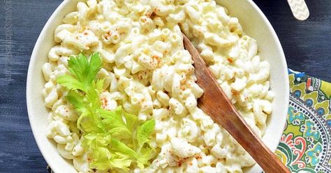 Enjoy this classic warm-weather side dish all summer long with my easy, simple recipe. Classic Macaroni Salad, Mac Salad, Bacon Fries, Salad Easy, Macaroni Salad Recipe, True Summer, Salad Toppings, Small Pasta, Kraft Recipes