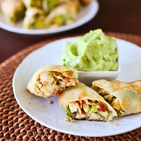 Chicken Club Egg Rolls with Avocado Ranch Dip Avocado Ranch Dip, Chicken Club, Avocado Ranch, Egg Roll Recipes, Ranch Dip, Yummy Eats, Egg Rolls, Main Dish Recipes, Om Nom