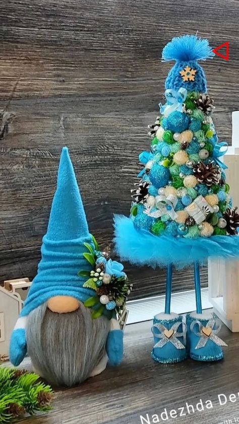 Božićni Ukrasi, Christmas Bows Diy, Winter Wreath Diy, Garden Furniture Design, Fairy House Diy, Cone Christmas Trees, Sewing Stuffed Animals, Diy Gnomes, Gnomes Crafts