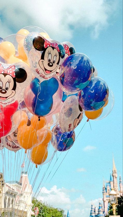 Disney World Balloons, Disney Balloon, Disney World Aesthetic, Disneyland Parks, Orlando Photos, Disney Balloons, Disney 2024, Disney World Magic Kingdom, Disney Phone Wallpaper