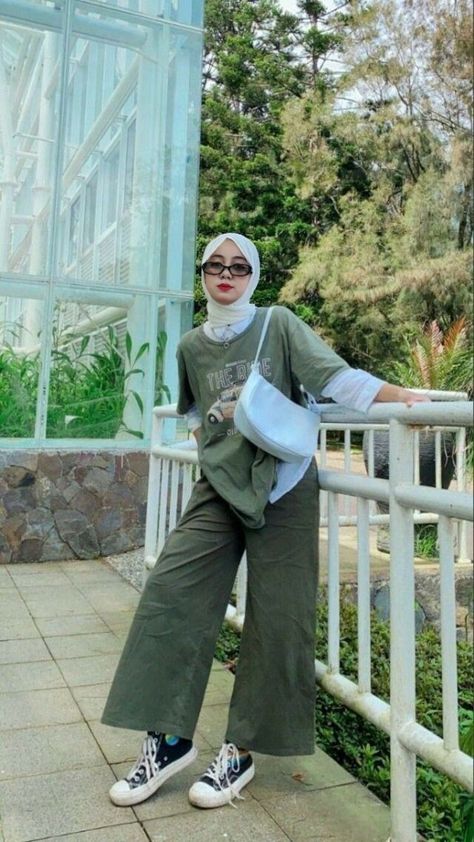 Modest Streetwear, Stile Hijab, Street Hijab Fashion, Muslim Outfits Casual, Muslim Fashion Hijab Outfits, Hijab Style Casual, Hijabi Fashion Casual, Casual Hijab Outfit, Hijabi Outfits Casual