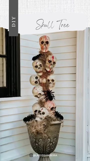 Skull Tower Diy, Skull Topiary Diy, Topiary Diy, Neutral Home Decor, Halloween Front Porch, Halloween Outdoor, Neutral Home, Halloween Porch, Halloween Craft