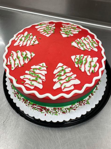 New Year’s Eve Birthday Cake Ideas, Round Christmas Cakes, December Cake, Holiday Cake Designs, Christmas Cupcake Cake, Seasonal Cakes, Dq Cakes, Message Cookies, Winter Cakes