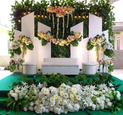 Dekorasi Wedding, Reception Stage Decor, Reception Backdrop, Minimalist Wedding Decor, Wedding Background Decoration, Wedding Reception Backdrop, Wedding Backdrops, Wedding Stage Design, Dream Wedding Decorations