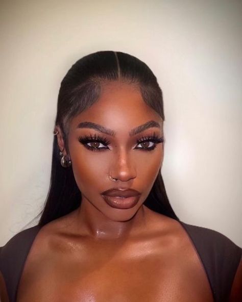 Imani Ayan on Instagram: "New hair, New year, new vibessssss okay…" Black Makeup Looks, Brown Makeup Looks, Dark Makeup Looks, Birthday Makeup Looks, Face Beat Makeup, Soft Makeup Looks, Makeup For Black Skin, Brown Skin Makeup, Glam Makeup Look